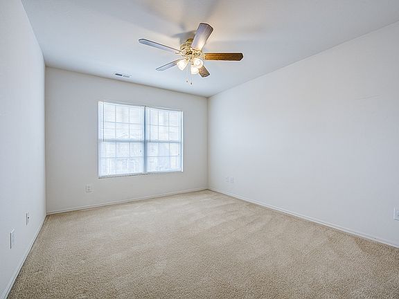 4th image of 972 Willow Creek Dr