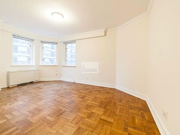 5th image of 200 E 71st St APT 14a