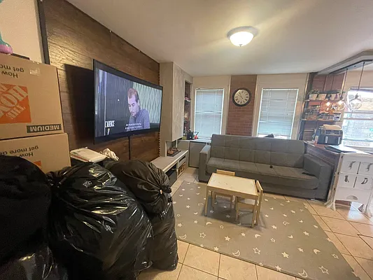 Rented by Metropolis International Realty Inc. | media 10