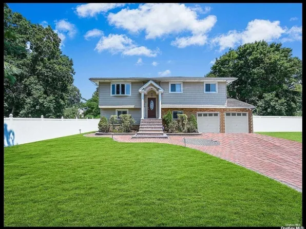 9 Wakefield Court, Deer Park, NY 11729