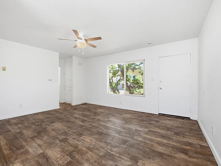 635 Emory St #15 — Photo 5