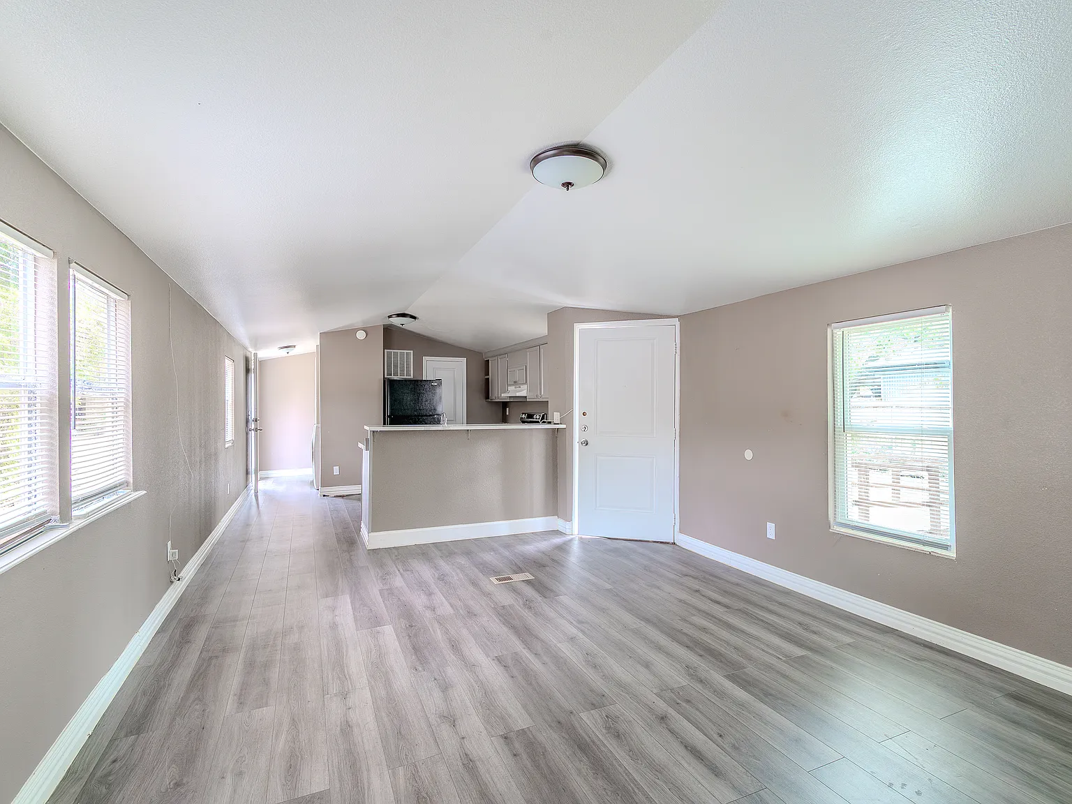2 bed, 924 sqft, $1,650 — Photo 4