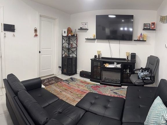 5th image of 149 Camden St