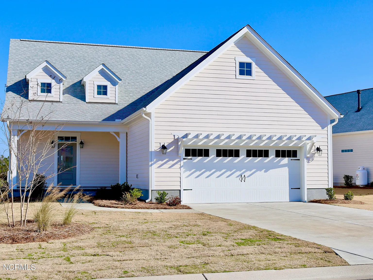 4 bed, 3.5 bath, 2661 sqft, $2,800 — Photo 1
