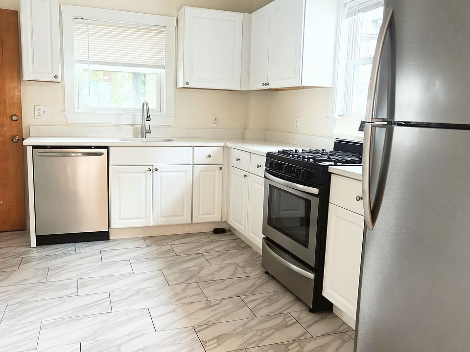 1st image of 193 Middlesex Ave #1