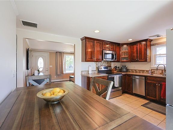 3rd image of 6 Scott Ln