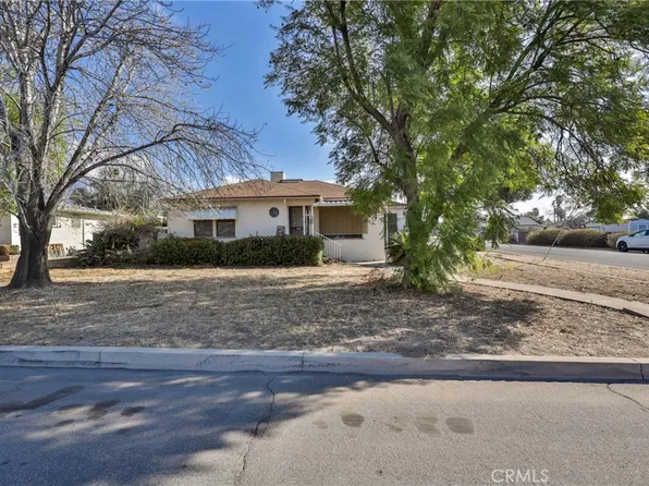 7395 Olive Tree Ln, Highland, CA 92346