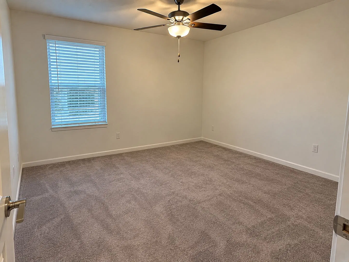 5 bed, 2.5 bath, 2389 sqft, $2,700 — Photo 4