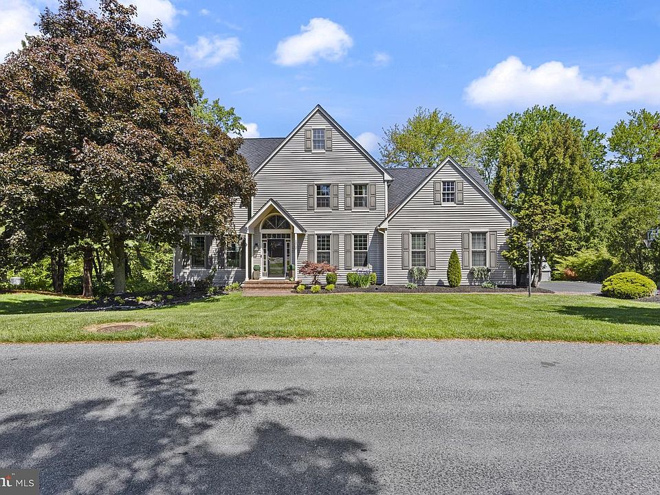 1st image of 1012 Saint Georges Ln