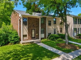 8358 Lakeview Ct, Ypsilanti, MI 48198