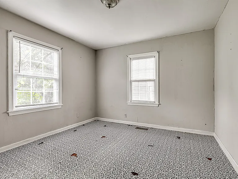 1913 N Florence Pl — Photo 16
