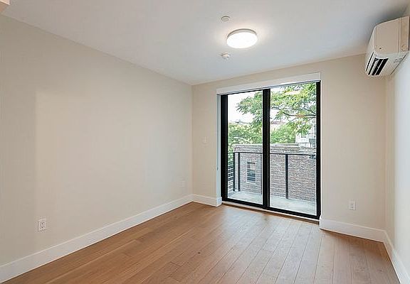 4th image of 30 Orient Ave APT 4B