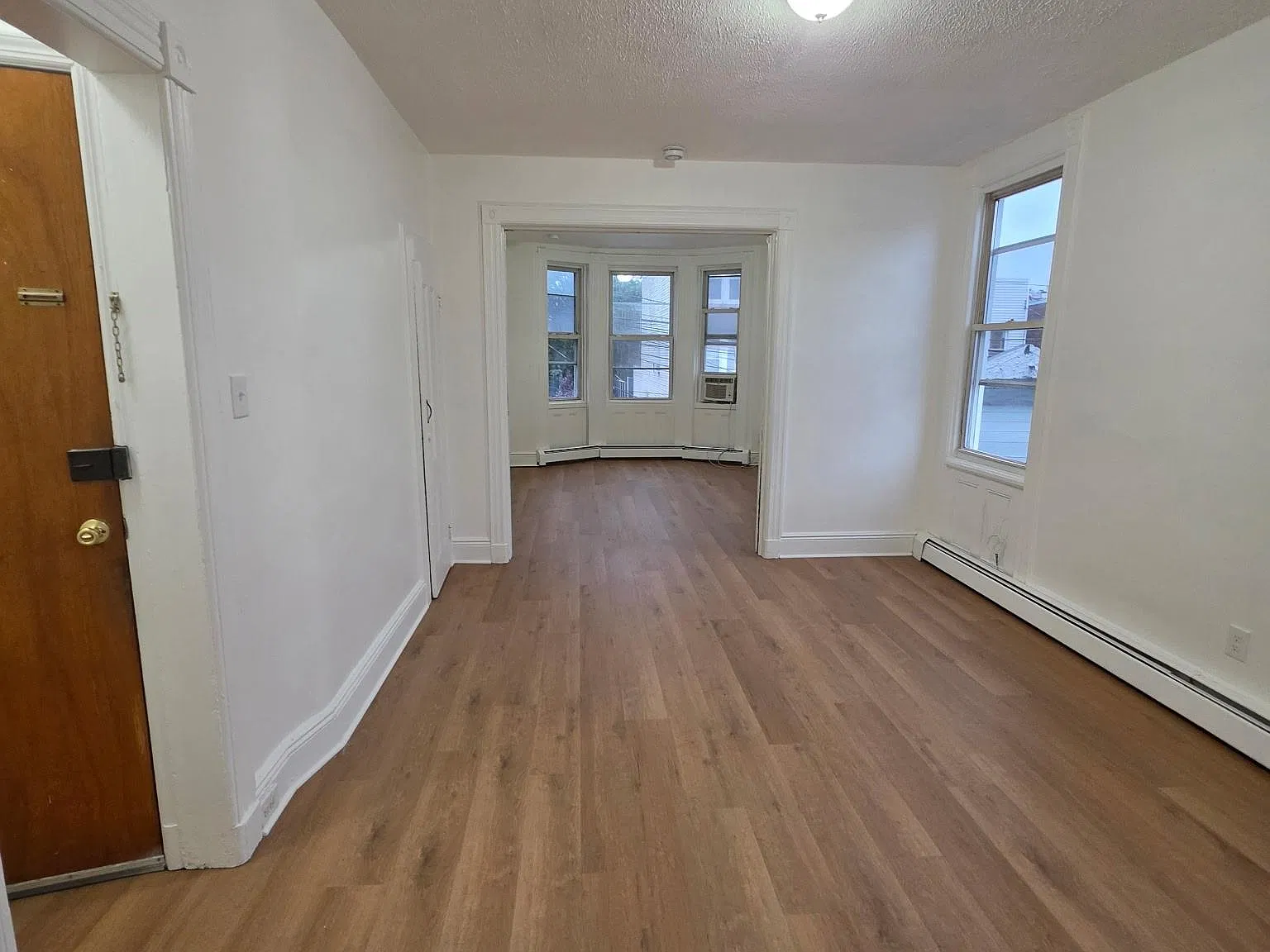 2 bed, 1.0 bath, $2,600 — Photo 2
