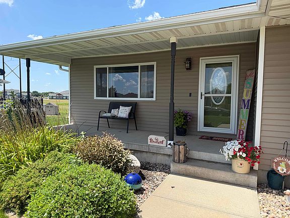 3rd image of 906 Blue Stem Cir