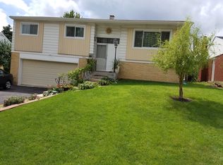 9101 Forest Dr, Hickory Hills, IL