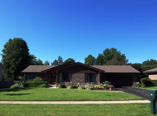 5833 Sandringham Ln, Rockford, IL 61107