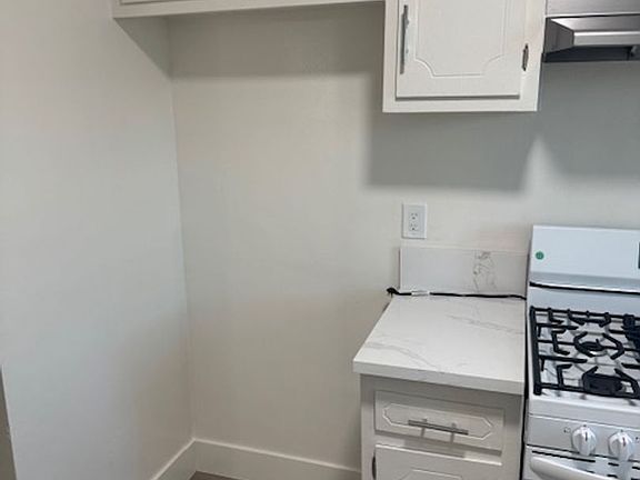 5th image of 4011 W 129th St APT 20