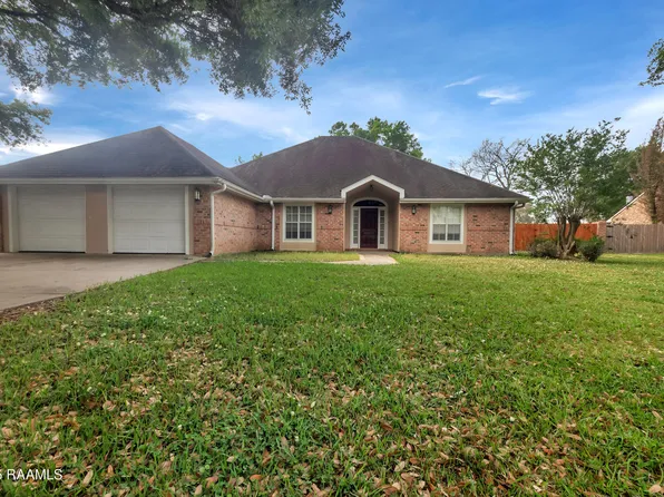 905 Briarwood Dr, New Iberia, LA 70560