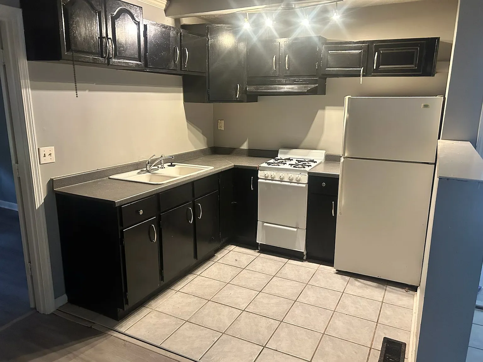 1 bed, $1,000 — Photo 4