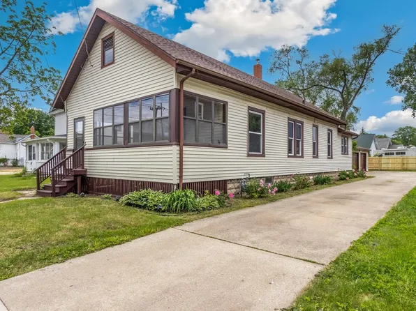 1006 W 1st St, Dixon, IL 61021