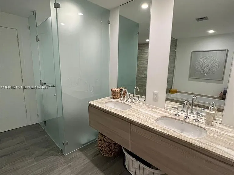 2900 NE 7th Ave #3408 — Photo 6