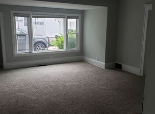 211 N Prairie St #L, Batavia, IL 60510