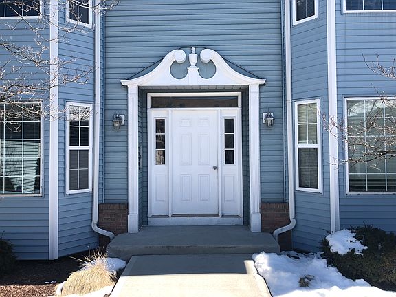 4th image of 692 Tollis Pkwy #B