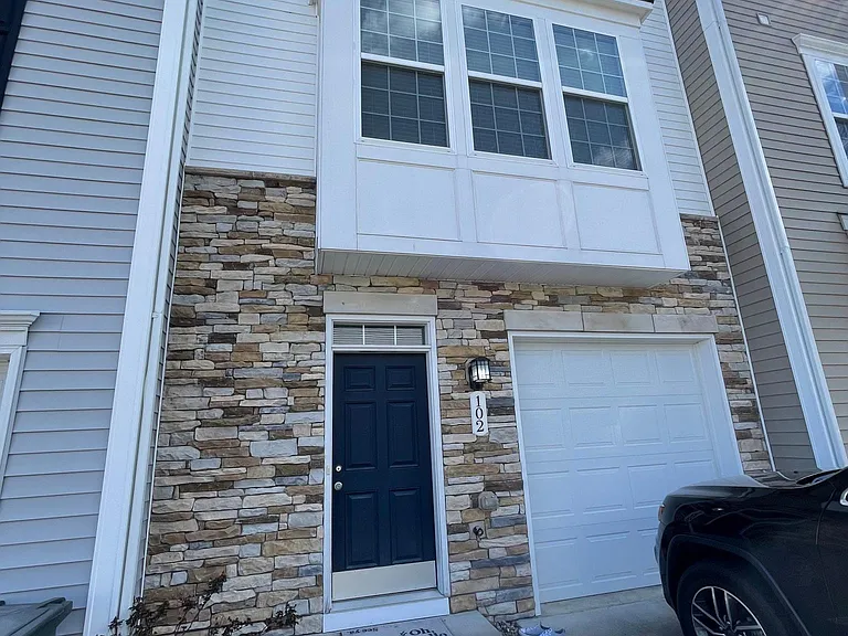 102 Woodside Dr — Photo 2