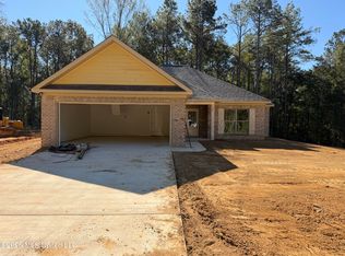 241 Smith Dr, Mendenhall, MS 39114