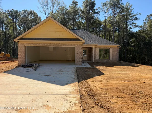 241 Smith Dr, Mendenhall, MS 39114