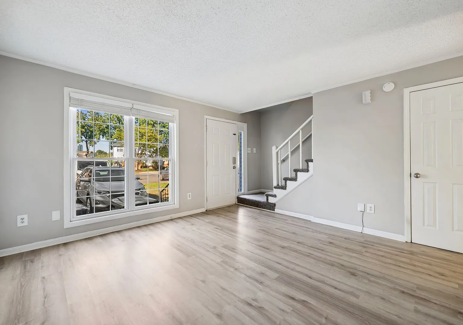 Charming Townhome near Downtown Durham with 2 Beds/1.5 Baths — Photo 2