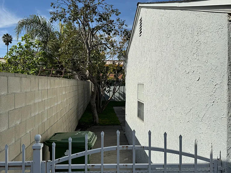 12411 Kittridge St — Photo 35