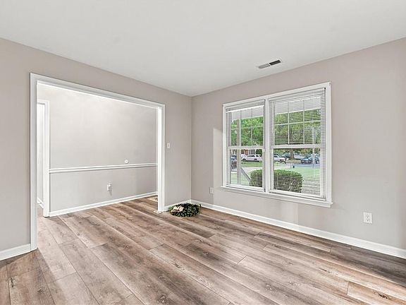 5th image of 900 Saddleback Trail Ct