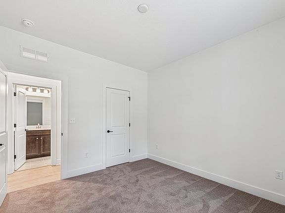 4th image of 159 Village Ln