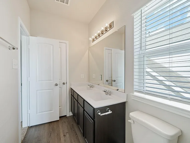 3915 Deledda Dr — Photo 24