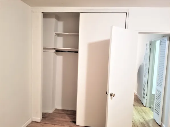 1577 East 17th Street image 6 of 21