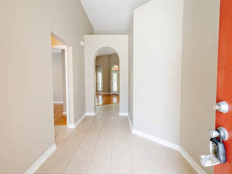 5805 Dunbar Cir — Photo 3