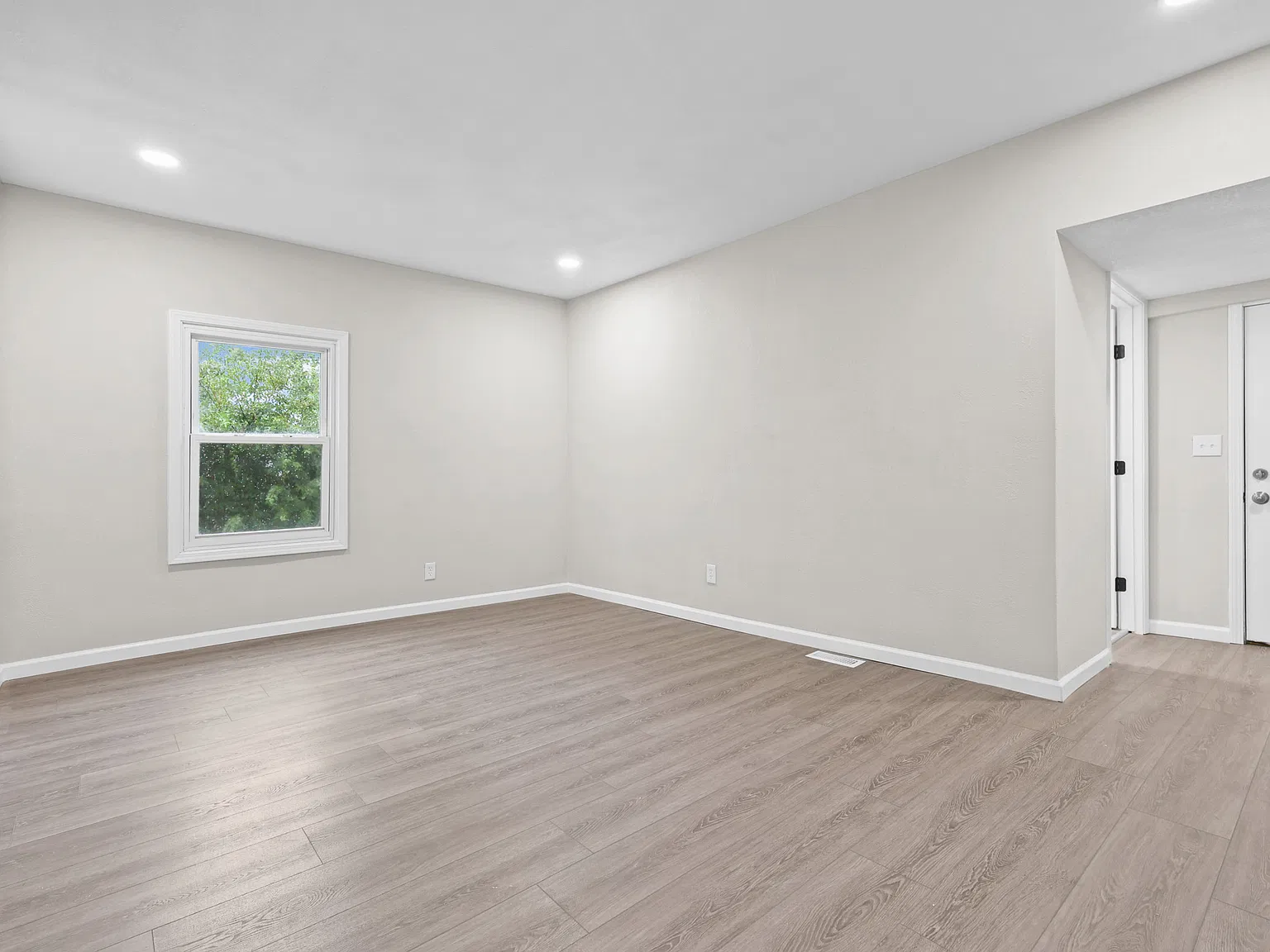 3 bed, 1085 sqft, $1,795 — Photo 4