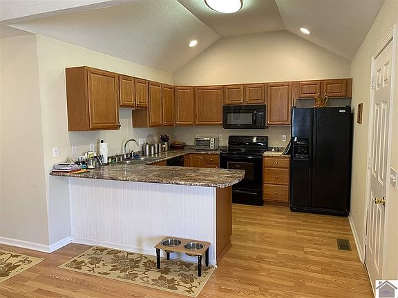 3rd image of 75 Lone Oak Dr