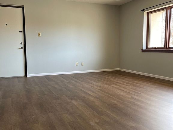 3rd image of 1300 S 13th St #9