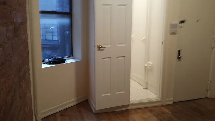 Rented by Camhi NYC Realty Inc | media 18