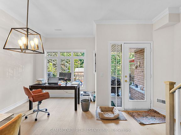 4th image of 95 Kerr St W #2