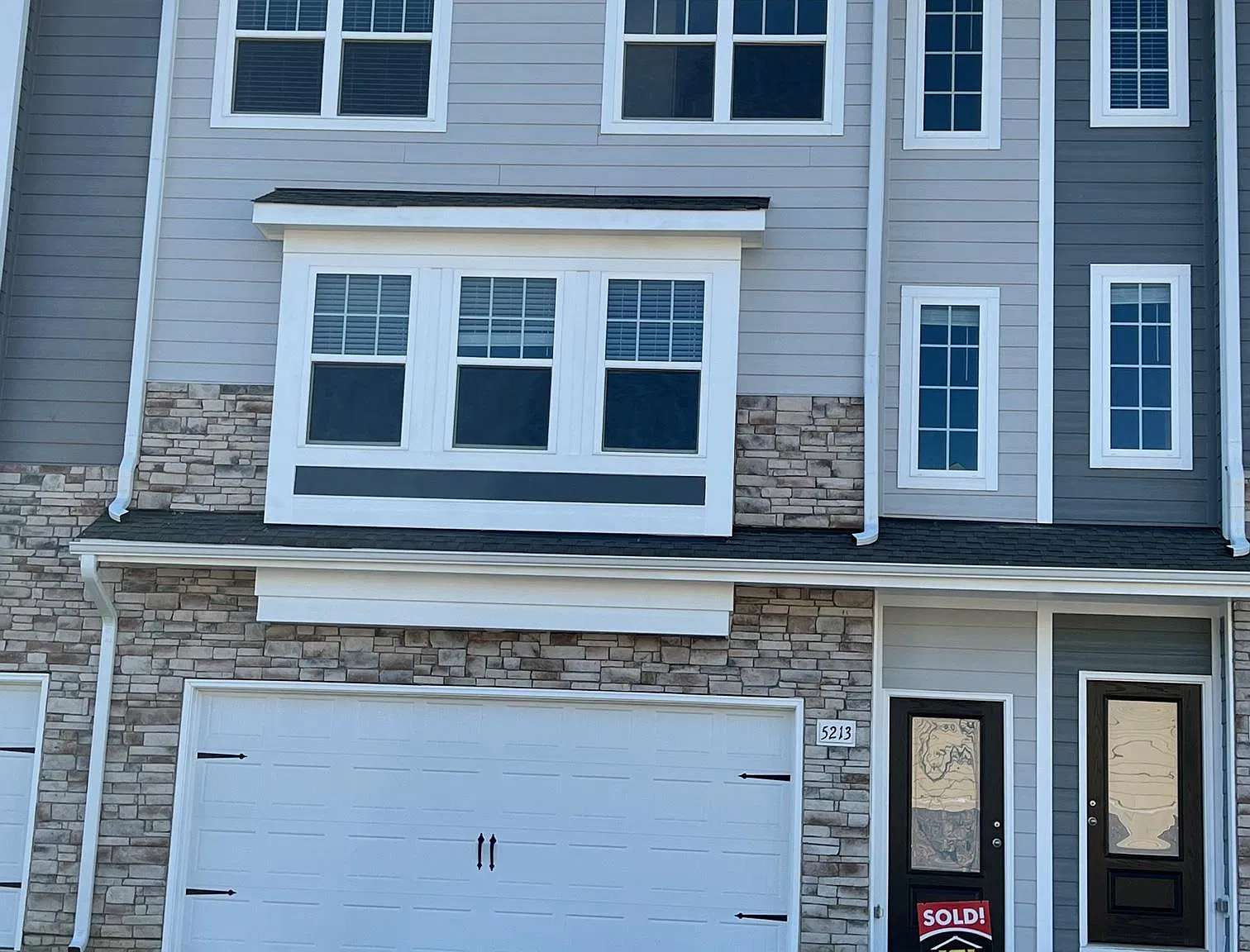3 bed, 2.5 bath, 2100 sqft, $2,099 — Photo 1