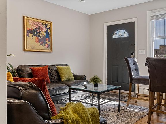 5th image of 403 Essex St #B