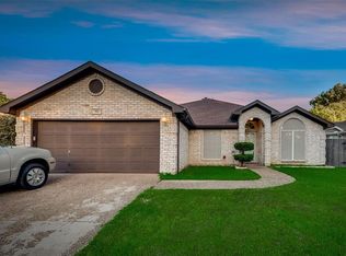 701 Carette Dr, Fort Worth, TX 76108