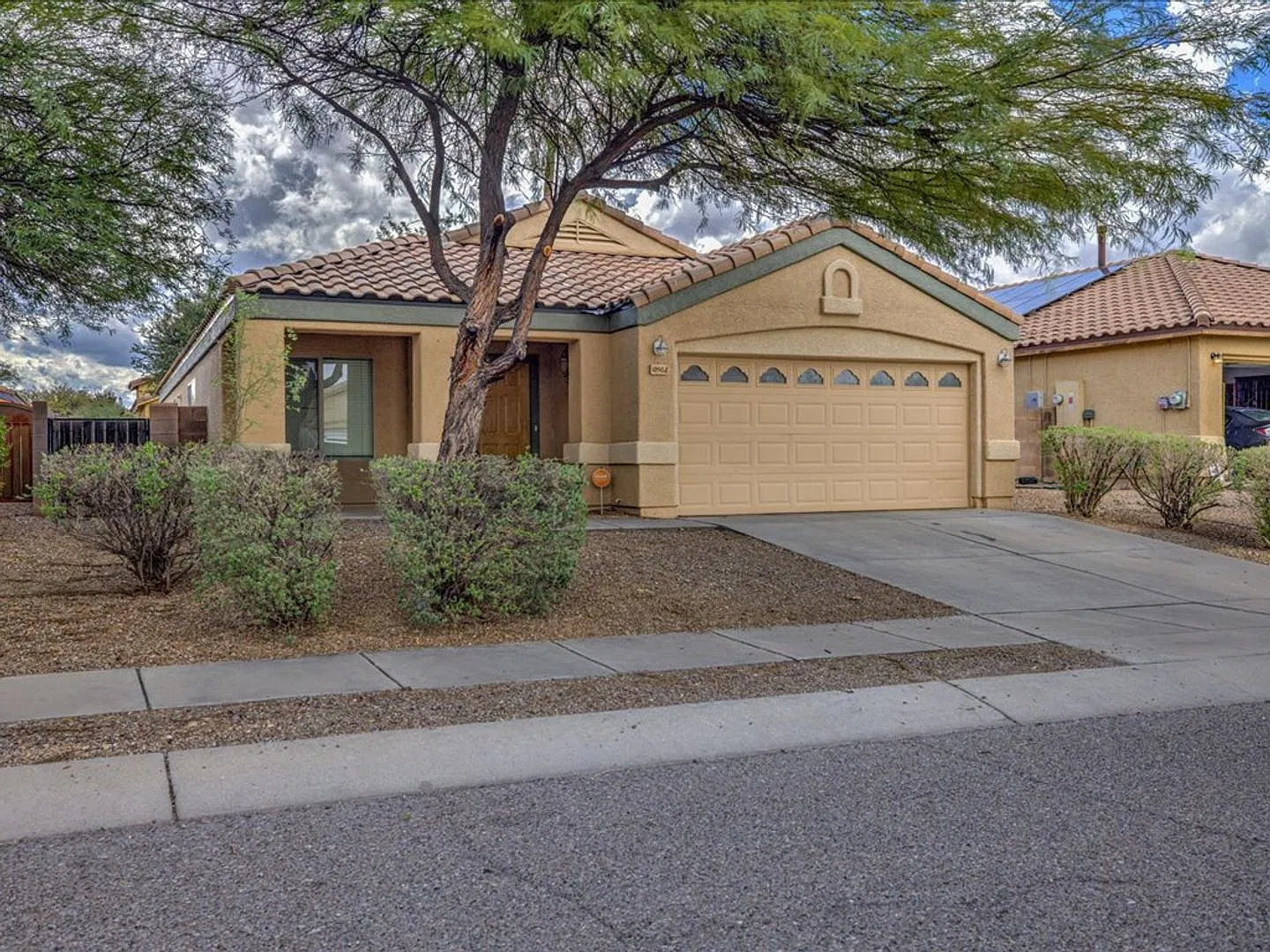 Spacious 4-Bedroom Home with 2-Car Garage & Large Enclosed Backyard in Desert Willow Estates! — Photo 2