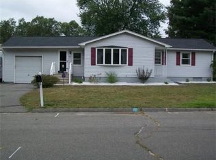 20 Deroy Dr, Chicopee, MA 01020