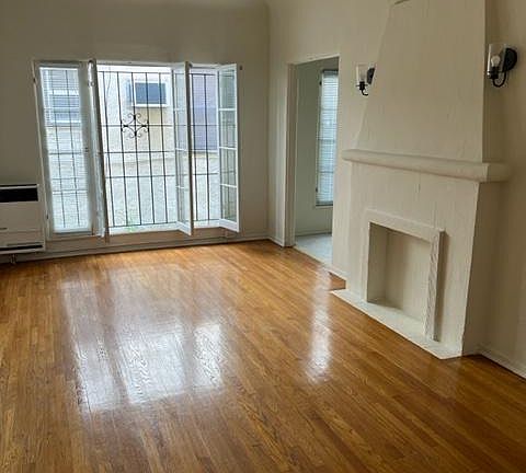 3rd image of 420 S Cochran Ave APT 4