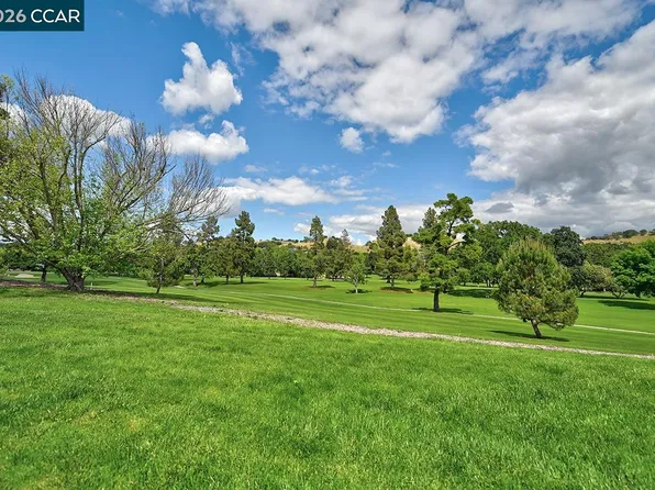 2324 Tice Creek Dr APT 3, Walnut Creek, CA 94595