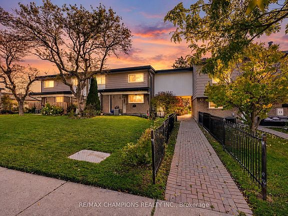 2nd image of 925 Bayly St #17